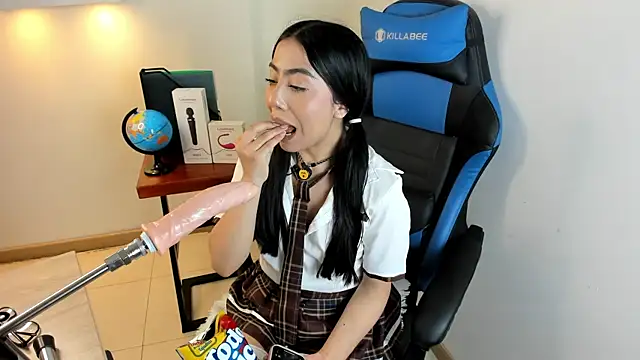 Snapshot of Valecute_ chatting on April 2, 2026, 8:28 pm Valecute online show from April 2, 2026, 8:28 pm