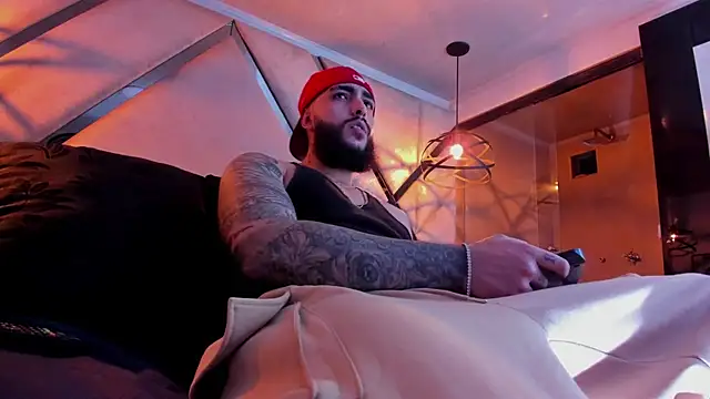 SantiagoHincapiie online show from March 4, 2026, 4:18 am