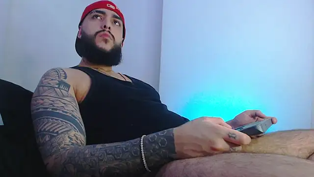 SantiagoHincapiie online show from March 19, 2026, 11:20 pm