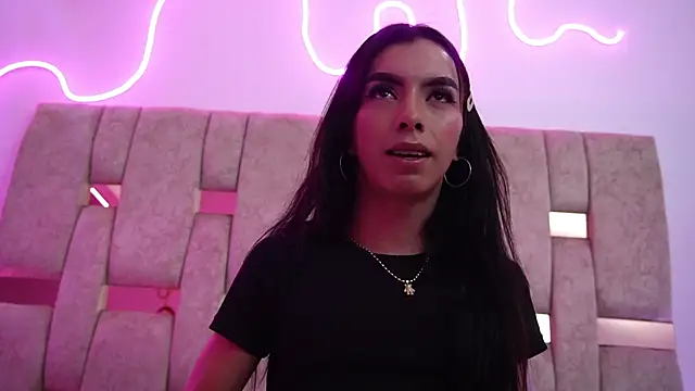 Fernanda thail  online show from March 17, 2026, 3:55 am