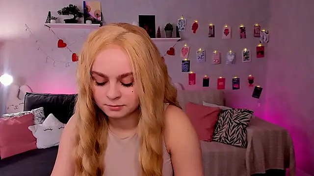 Snapshot of VivienAllen chatting on February 21, 2026, 4:24 am VivienAllen online show from February 21, 2026, 4:24 am