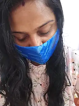 Shaliniqueen online show from June 19, 2026, 6:29 am