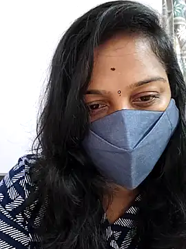 Shaliniqueen online show from July 7, 2026, 5:10 am