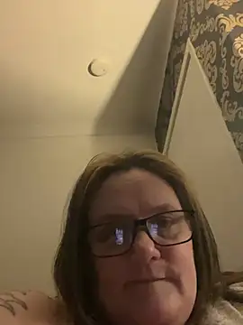 Snapshot of Busty-GilfQuinn chatting on March 1, 2026, 9:39 pm Busty-GilfQuinn online show from March 1, 2026, 9:39 pm