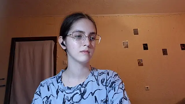 Katelemon online show from June 24, 2026, 2:27 pm