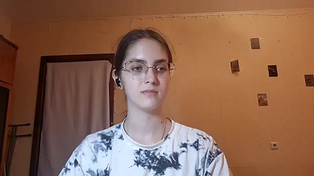 Katelemon online show from July 8, 2026, 2:21 pm