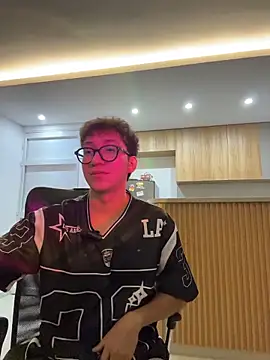 Apolo 137 online show from April 14, 2026, 2:17 am