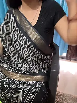 Queenlipx online show from February 21, 2026, 11:33 am