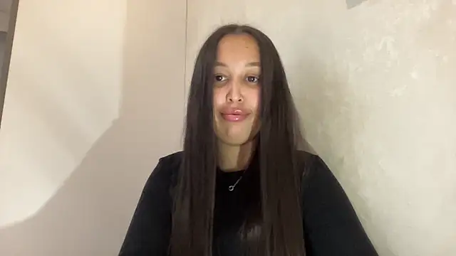 Dana 005 online show from April 15, 2026, 8:42 pm