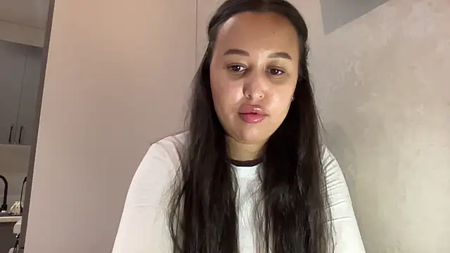 Snapshot of Dana_005 chatting on June 1, 2026, 9:05 pm Dana 005 online show from June 1, 2026, 9:05 pm