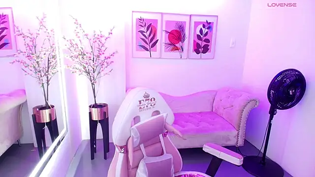 Chloe meoww online show from May 27, 2026, 12:13 pm