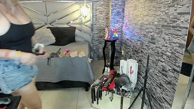 Nicolle Doll  online show from May 31, 2026, 4:58 pm