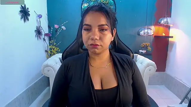 Elizabeth Suan  online show from March 16, 2026, 11:25 am