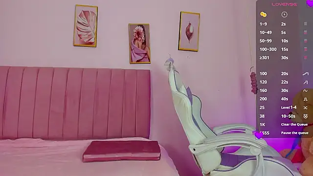 Zoow bluussh online show from March 30, 2026, 12:06 pm