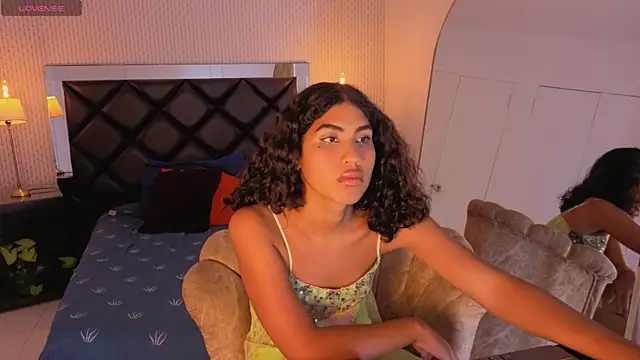 Snapshot of soffiene chatting on February 21, 2026, 10:22 pm soffiene online show from February 21, 2026, 10:22 pm