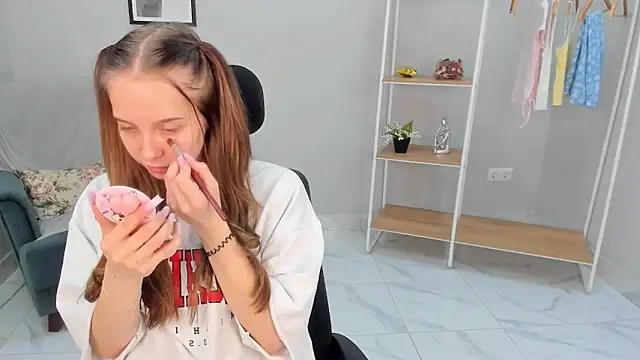 Snapshot of Nina_Crown chatting on March 25, 2026, 10:32 am Nina Crown online show from March 25, 2026, 10:32 am