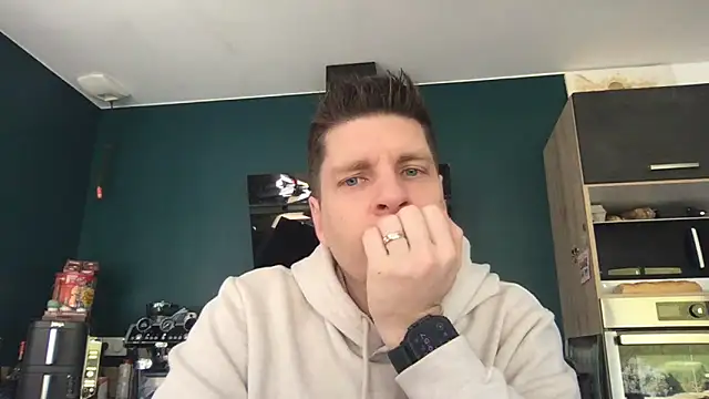 Snapshot of Minmoi1984 chatting on February 25, 2026, 8:57 am Minmoi1984 online show from February 25, 2026, 8:57 am