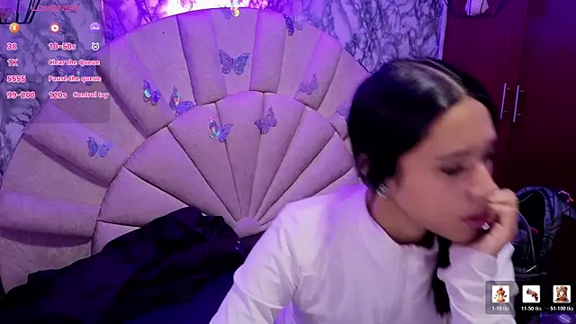 miiaboss  online show from April 17, 2026, 11:02 am