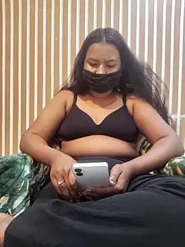 Snapshot of Cutie_bae011 chatting on February 24, 2026, 2:20 am Cutie bae011 online show from February 24, 2026, 2:20 am