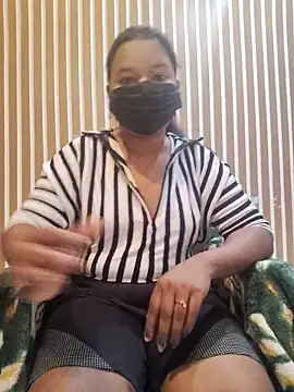 Snapshot of Cutie_bae011 chatting on February 26, 2026, 5:56 pm Cutie bae011 online show from February 26, 2026, 5:56 pm