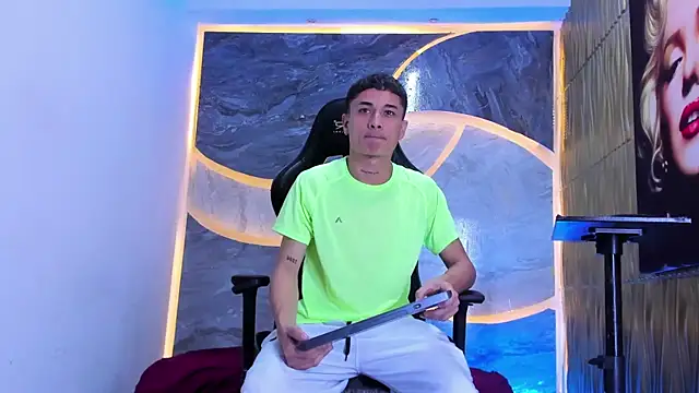 Snapshot of Matheus_Ic_ chatting on February 25, 2026, 7:56 pm Matheus Ic online show from February 25, 2026, 7:56 pm