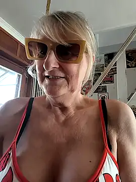 Heidiblueeyes online show from March 9, 2026, 11:47 am