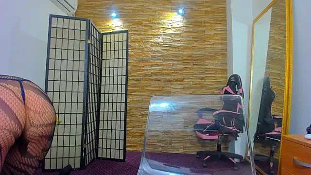 Snapshot of MiaNoirr chatting on February 27, 2026, 8:31 pm MiaNoirr online show from February 27, 2026, 8:31 pm