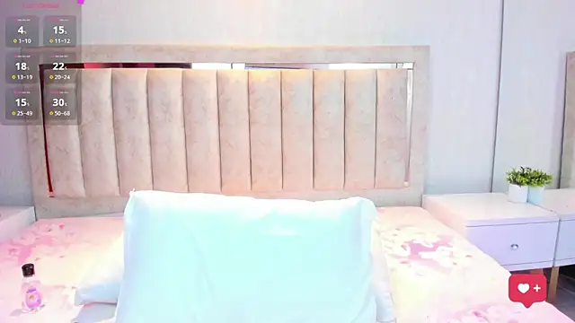Snapshot of AlaiaMoretti_ chatting on May 6, 2026, 10:37 pm AlaiaMoretti online show from May 6, 2026, 10:37 pm