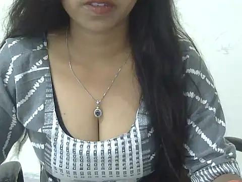 cute momo love online show from July 5, 2026, 4:41 am