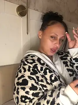 mayawesttt online show from April 15, 2026, 10:21 pm