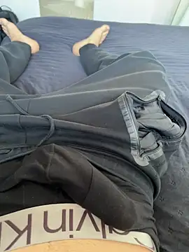 Vireontr1 online show from April 12, 2026, 9:03 am