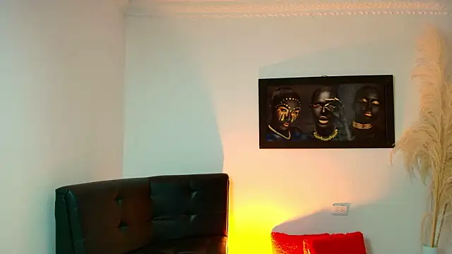 Snapshot of sara_lux1 chatting on March 10, 2026, 12:32 pm sara lux1 online show from March 10, 2026, 12:32 pm