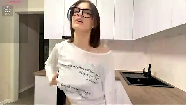 Carolini i online show from April 13, 2026, 6:02 pm