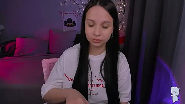 SoftyMooon online show from April 16, 2026, 4:19 pm