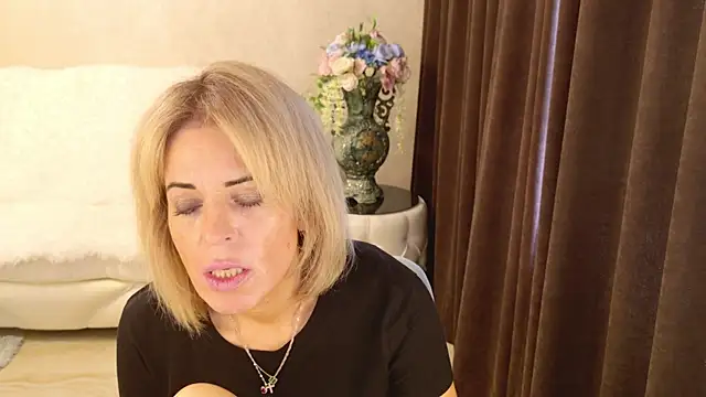 NellyBloom online show from July 17, 2026, 1:18 pm