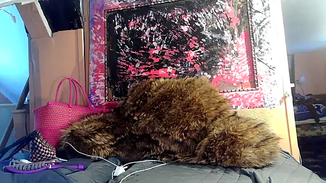 BunnyYT online show from April 6, 2026, 6:42 pm