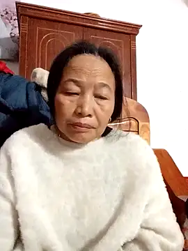 heesuu11 online show from April 2, 2026, 11:02 pm