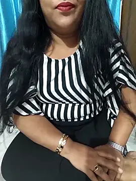 Moonae online show from April 8, 2026, 9:42 am