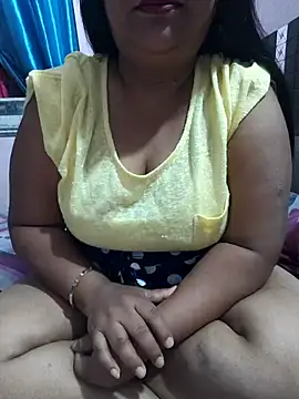 Moonae online show from April 17, 2026, 1:36 pm