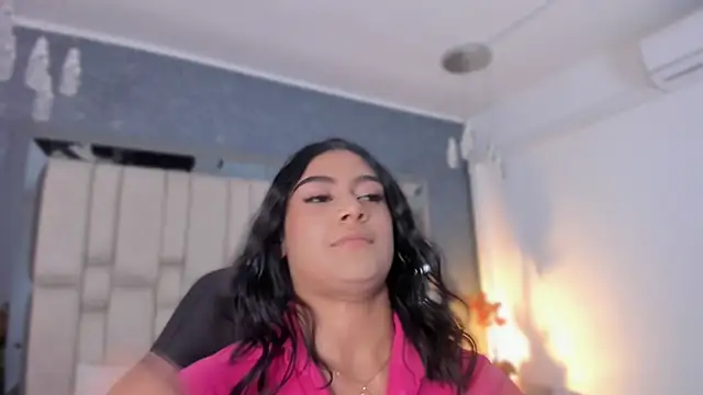 Snapshot of KatherineRuiz_ chatting on April 21, 2026, 8:01 pm KatherineRuiz online show from April 21, 2026, 8:01 pm