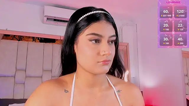 Snapshot of KatherineRuiz_ chatting on April 26, 2026, 12:14 pm KatherineRuiz online show from April 26, 2026, 12:14 pm