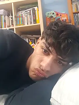 ilcazzone32 online show from April 20, 2026, 9:05 pm