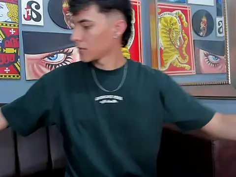 Snapshot of AronTawers chatting on February 27, 2026, 9:04 pm AronTawers online show from February 27, 2026, 9:04 pm