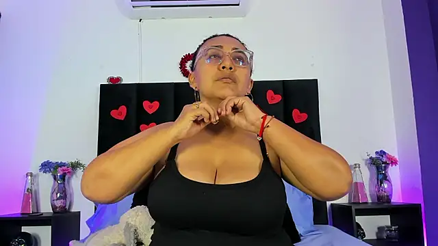 scarlet  ray  online show from February 28, 2026, 11:55 am