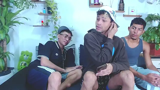 Snapshot of Lunar_Boys chatting on February 26, 2026, 12:15 pm Lunar Boys online show from February 26, 2026, 12:15 pm