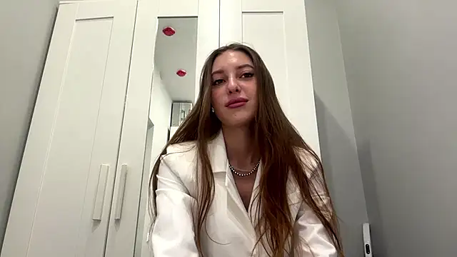 selena favn online show from March 12, 2026, 7:03 am