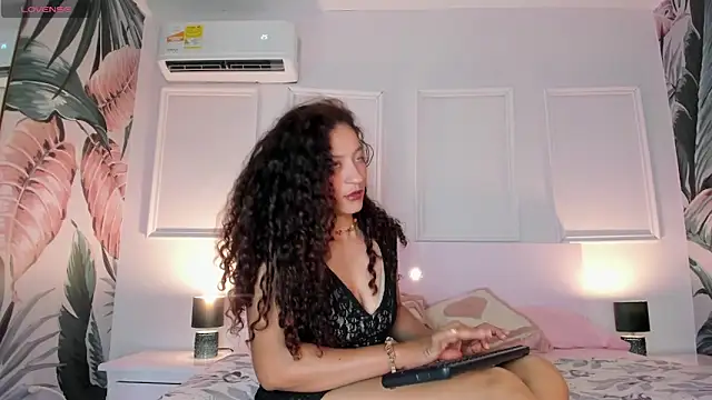 JeiLovee online show from April 10, 2026, 11:26 am