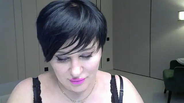 Snapshot of Kleotempt chatting on April 14, 2026, 11:44 pm Kleotempt online show from April 14, 2026, 11:44 pm