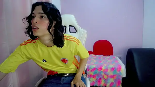 Snapshot of Larry_craft chatting on February 24, 2026, 9:46 pm Larry craft online show from February 24, 2026, 9:46 pm