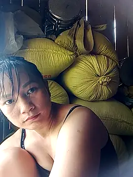 mami-rubi online show from April 8, 2026, 3:06 am